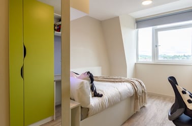 Bronze En Suite, The Barn, Bampfylde Street, Newtown, Exeter - Image 3